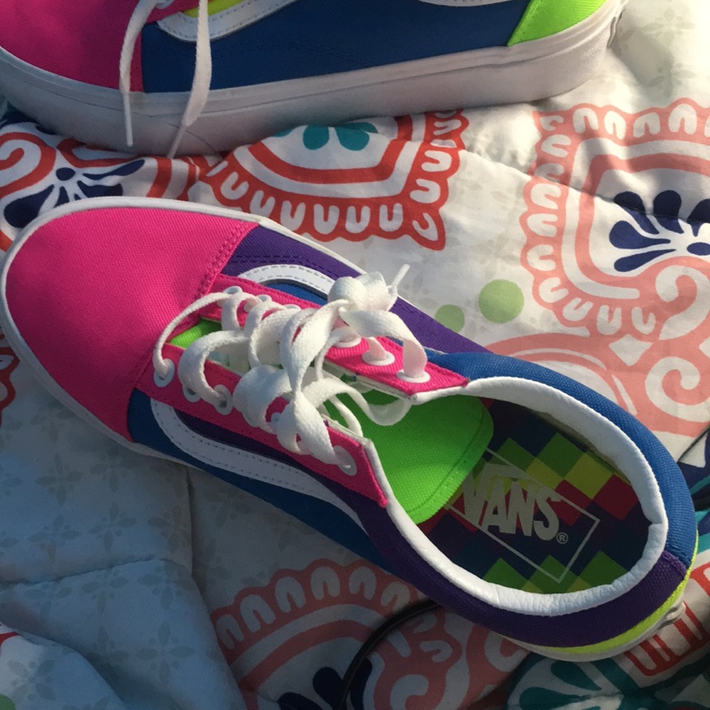 I’m selling neon color van’s I’ve only worn them once